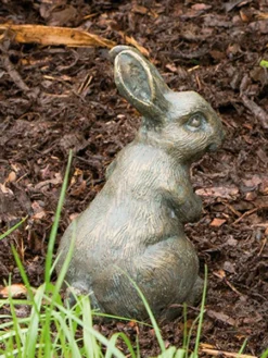 Bronzefigur Feldhase Horchend (Art.Nr. 88256)